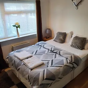 Petals Homestay Leeds (West Yorkshire)